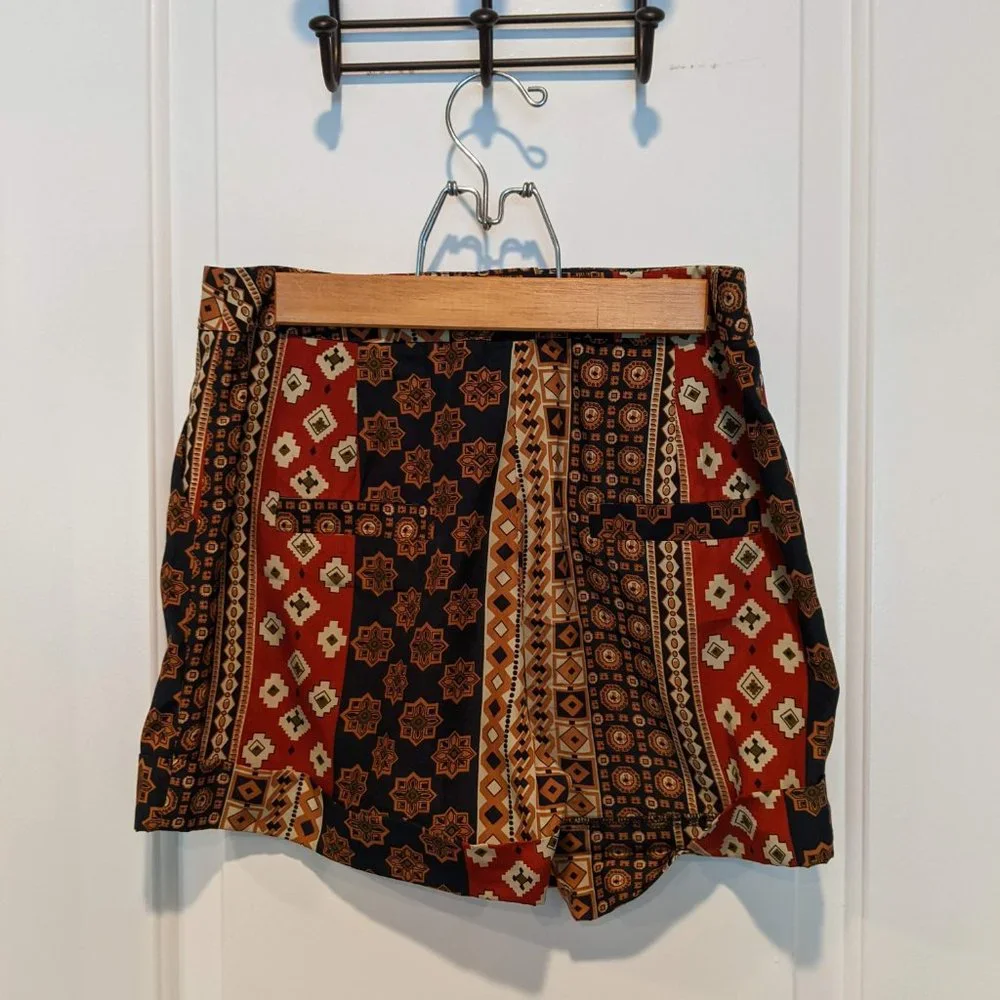 Patterned Shorts - Picture 2 of 3
